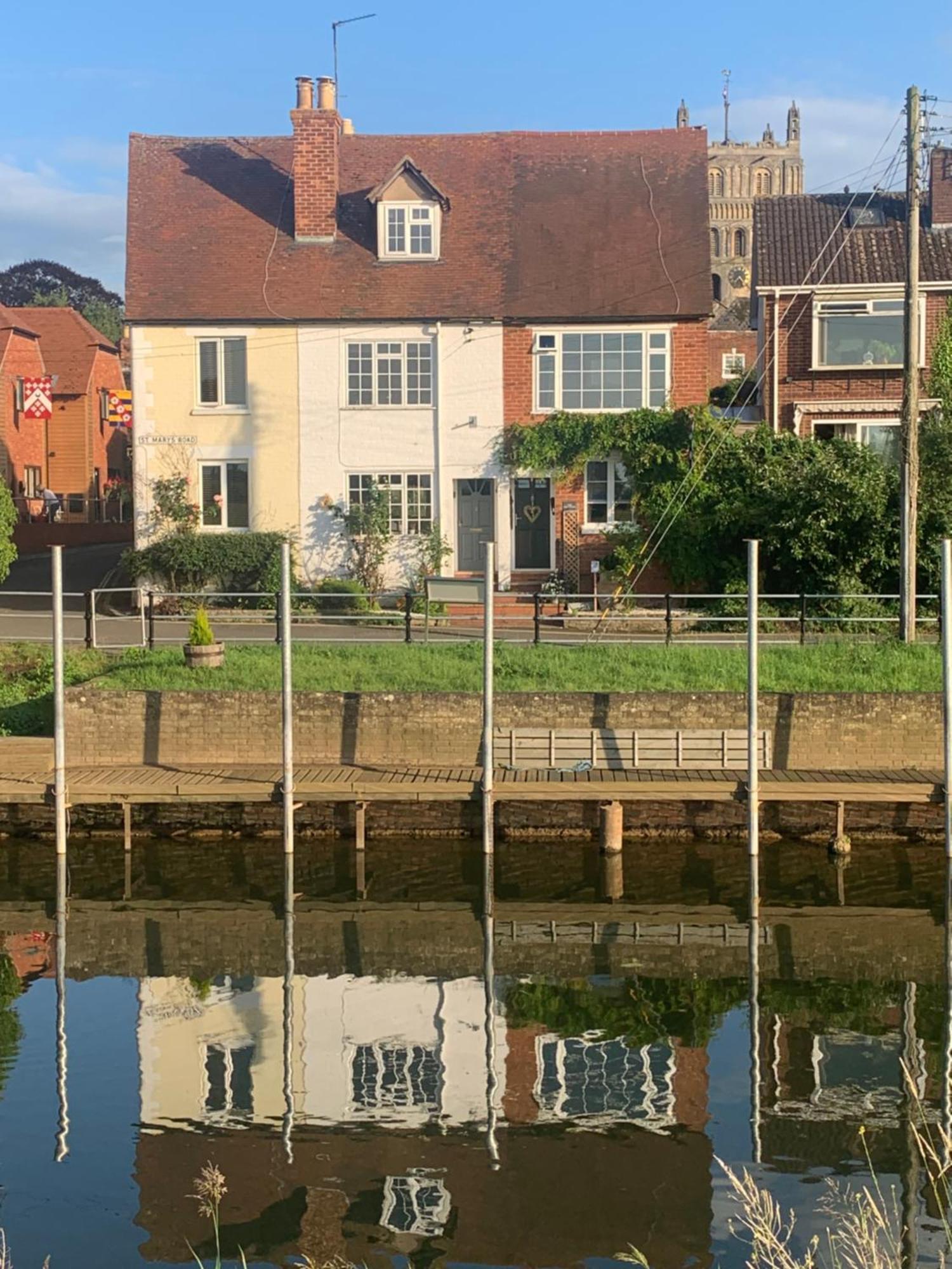 Riverside Cottage تِوْكيسبوري المظهر الخارجي الصورة
