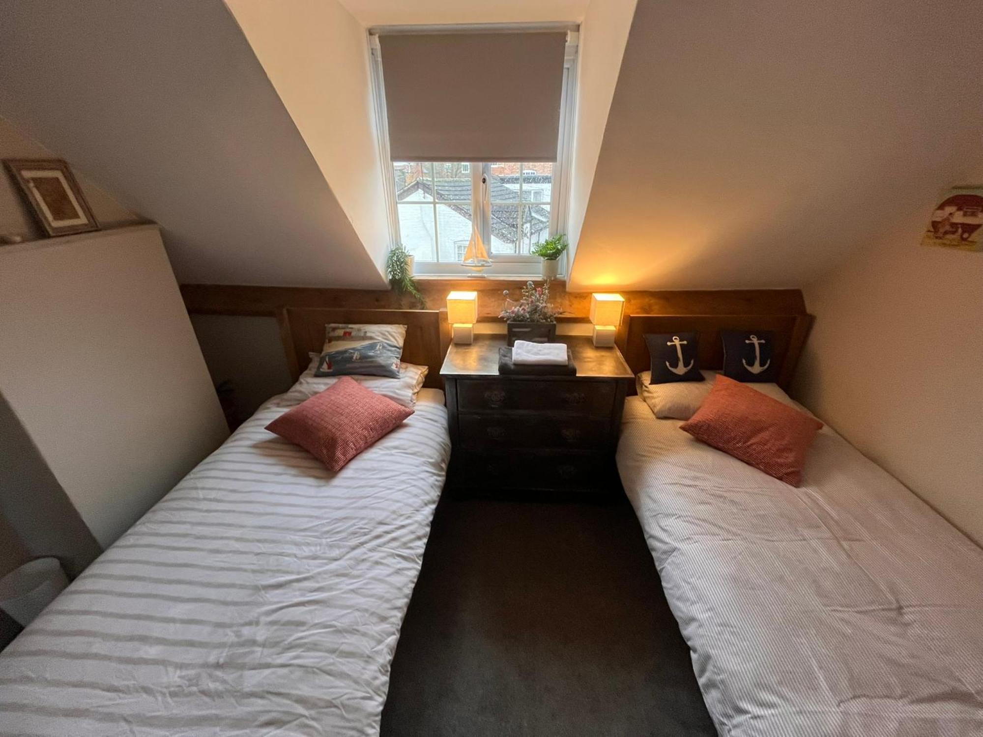 Riverside Cottage تِوْكيسبوري المظهر الخارجي الصورة